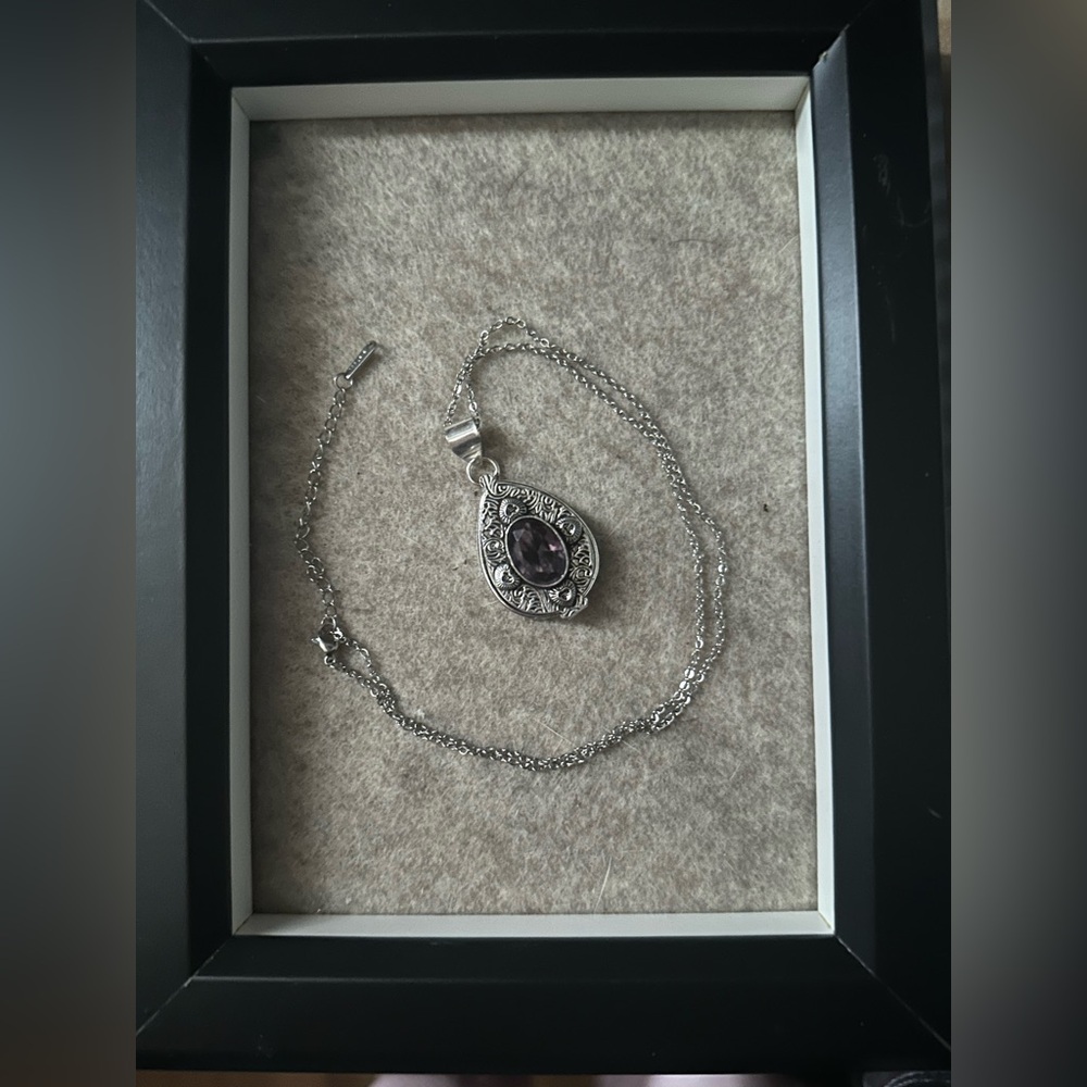 Fantastic Poisen/Stash Pendant with deep purple cut sone